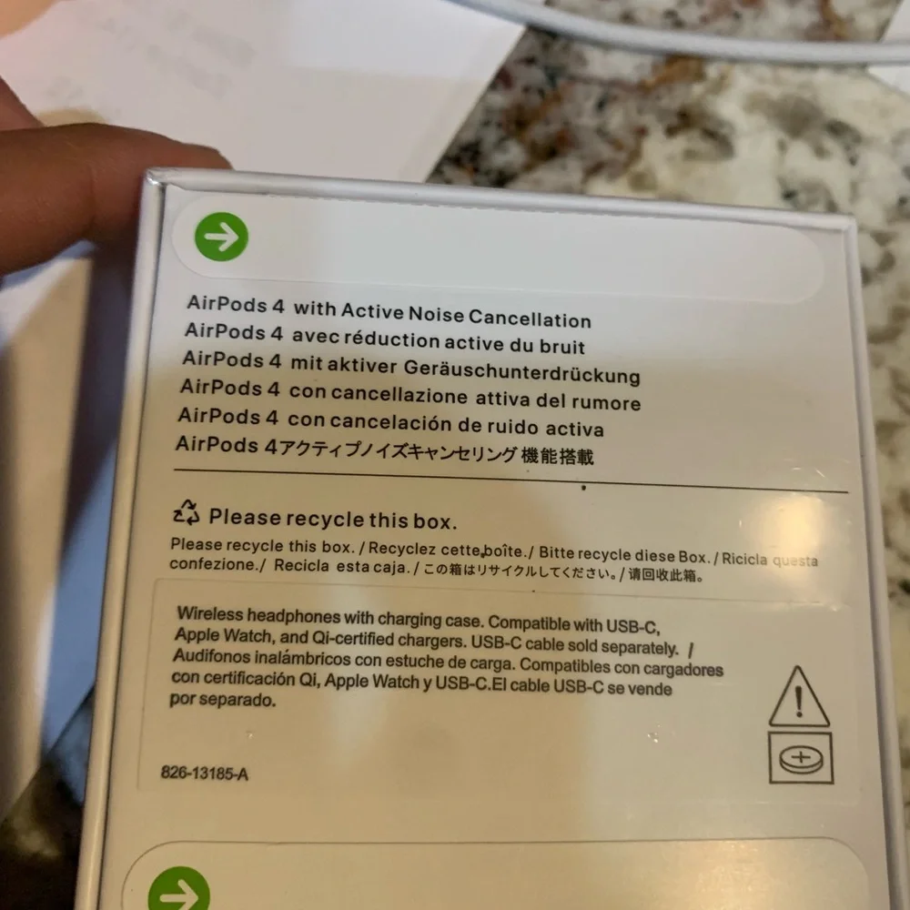 Apple AirPods 4 with ANC - White
